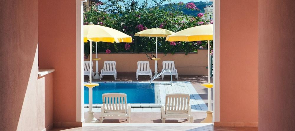 Residence Sos Alinos Cala Liberotto Kültér fotó